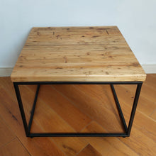 Lade das Bild in den Galerie-Viewer, Altholz Couchtisch