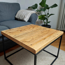 Lade das Bild in den Galerie-Viewer, Altholz Couchtisch