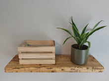 Lade das Bild in den Galerie-Viewer, Wandboard Altholz schwebend
