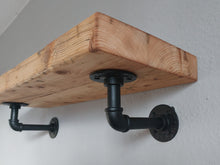 Lade das Bild in den Galerie-Viewer, Wandboard Altholz mit Rohrhalterung

