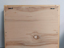 Lade das Bild in den Galerie-Viewer, Moosbild im Altholzrahmen
