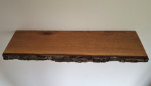 Lade das Bild in den Galerie-Viewer, Wandboard Eiche mit Rinde
